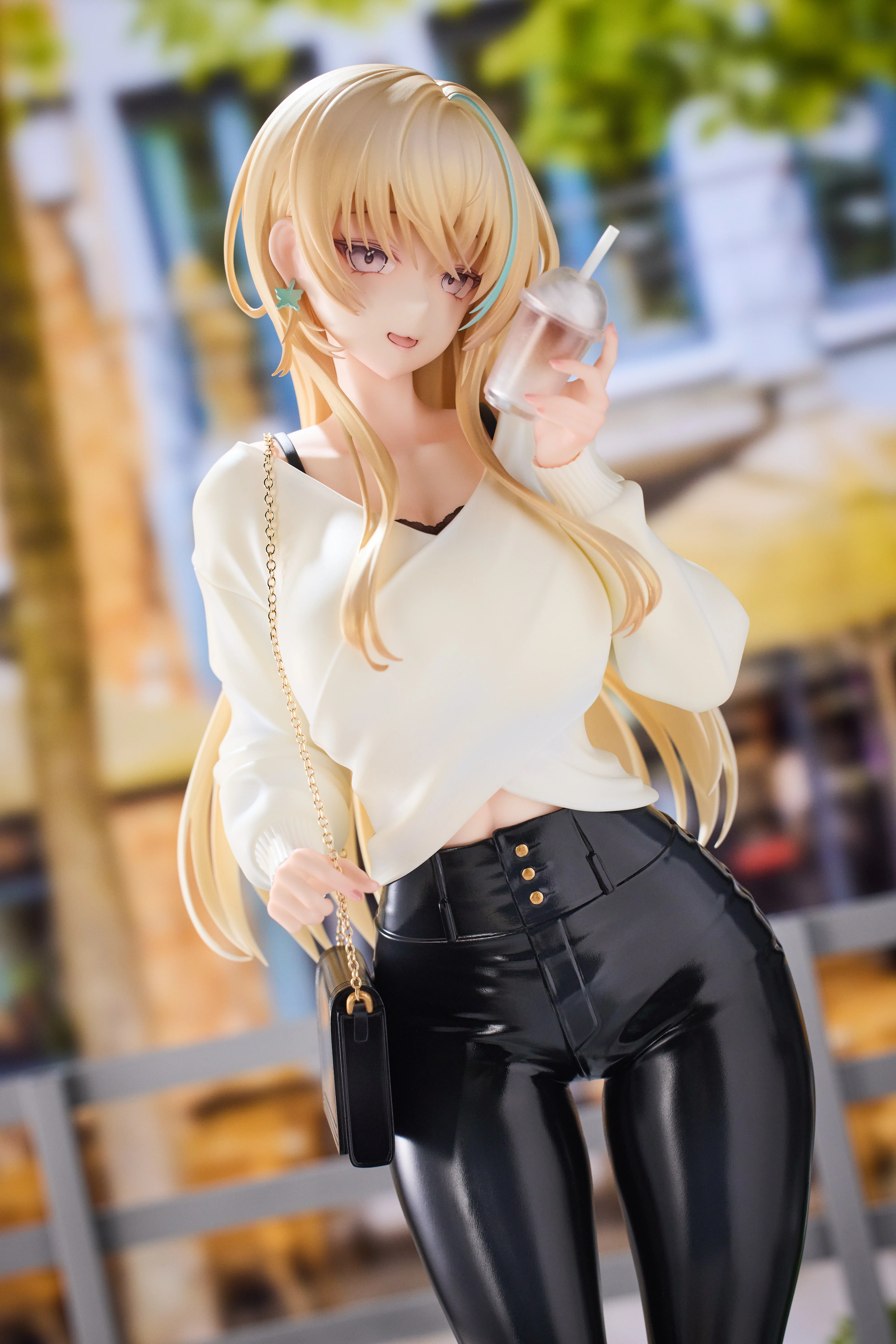 Aoi Koigakubo Illustrated by Fujiko Leather Pants Deluxe Edition 1/4 Scale Figure - Image 14