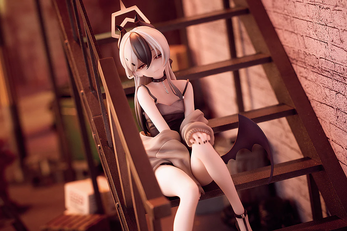 Kayoko (Dress): Memorial Lobby Ver. 1/7 Scale Figure - Image 10