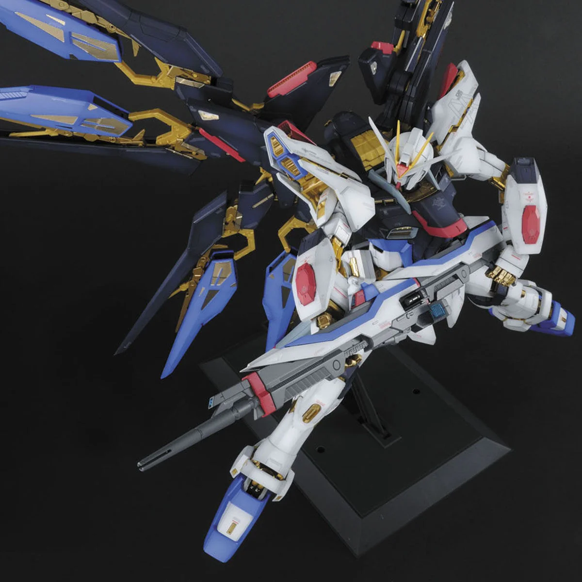 PG 1/60 Strike Freedom Gundam - Image 4